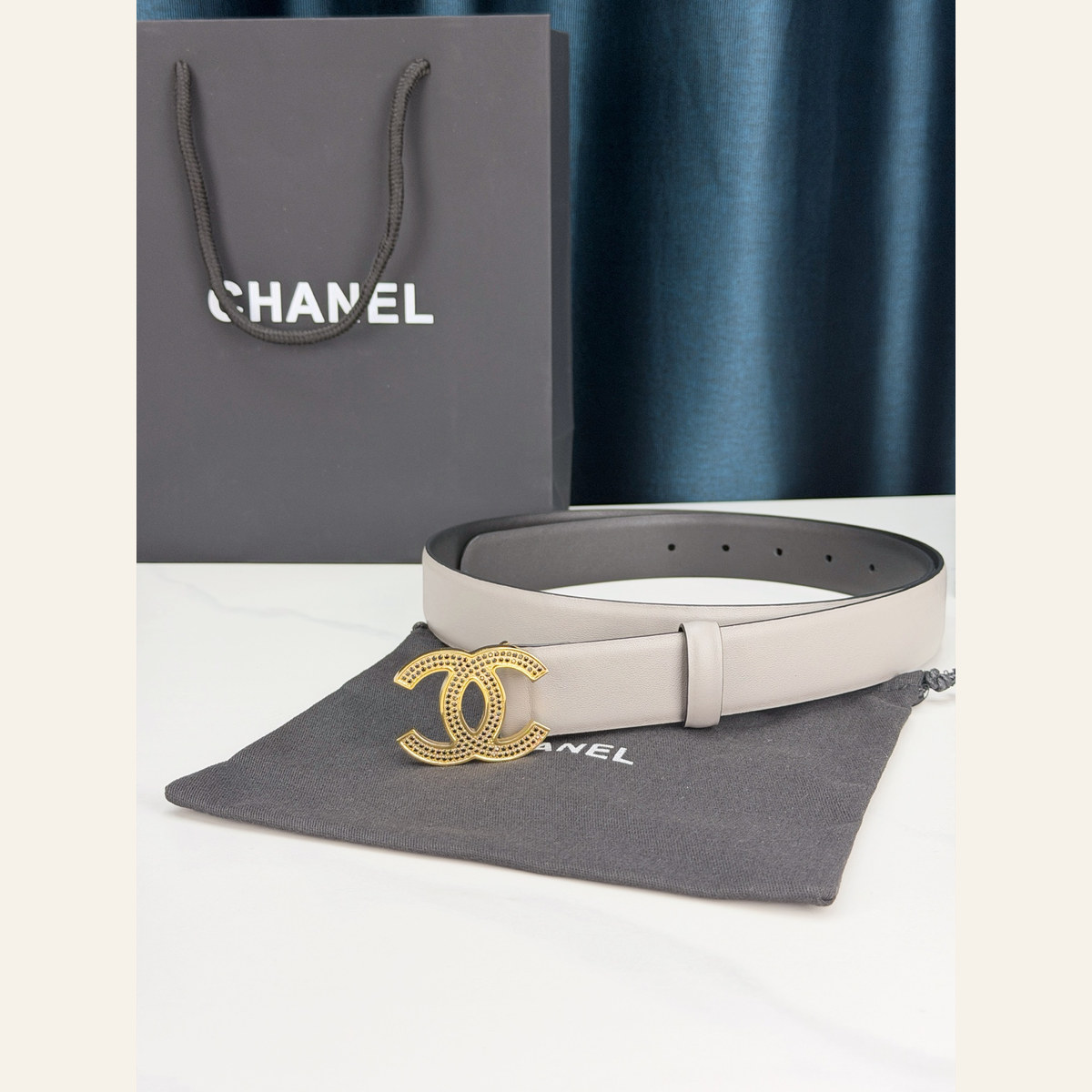 Chanel Crystal CC Reversible 30 mm, strap and edge detail