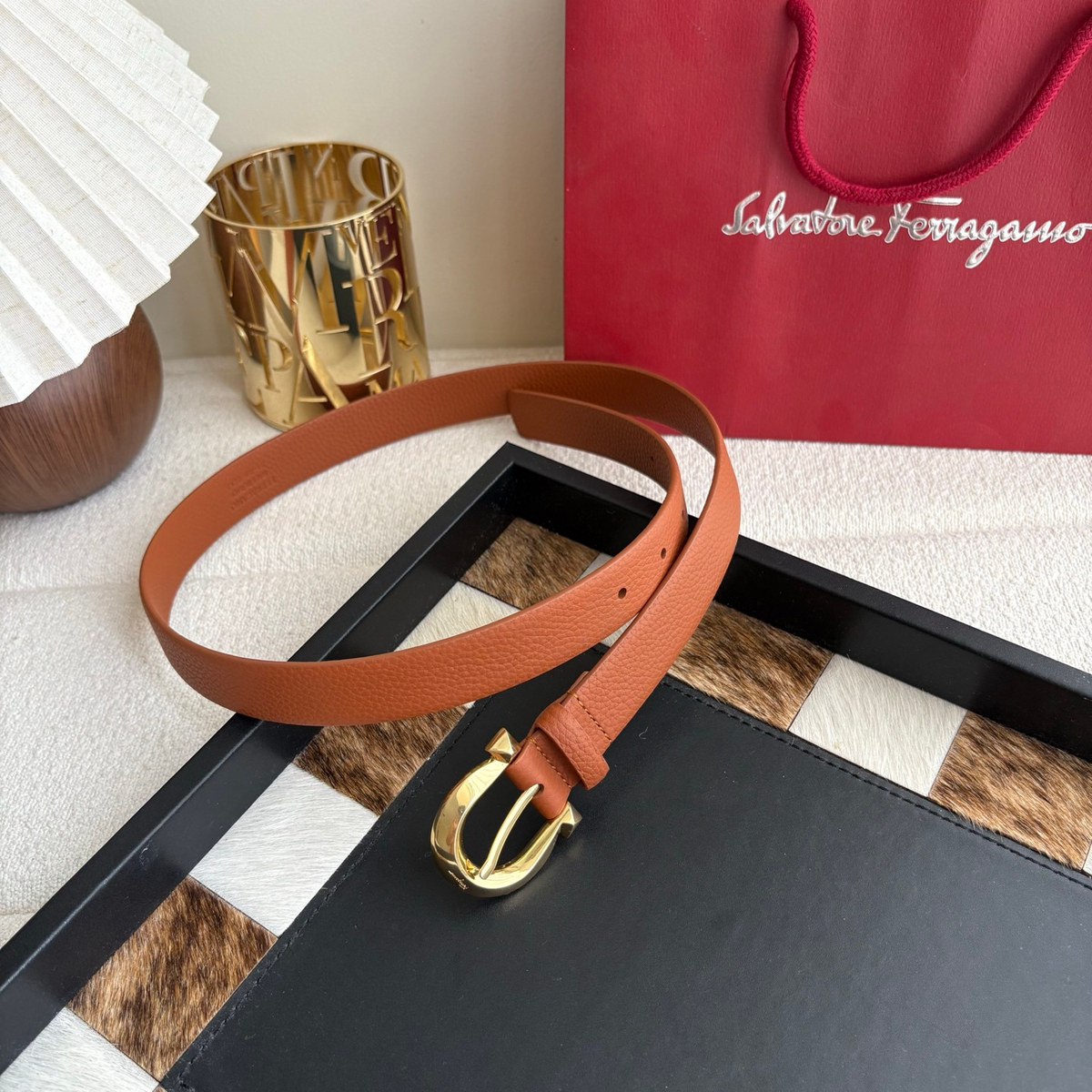 Ferragamo Slim Pin Buckle Reversible 25 mm, buckle attachment view