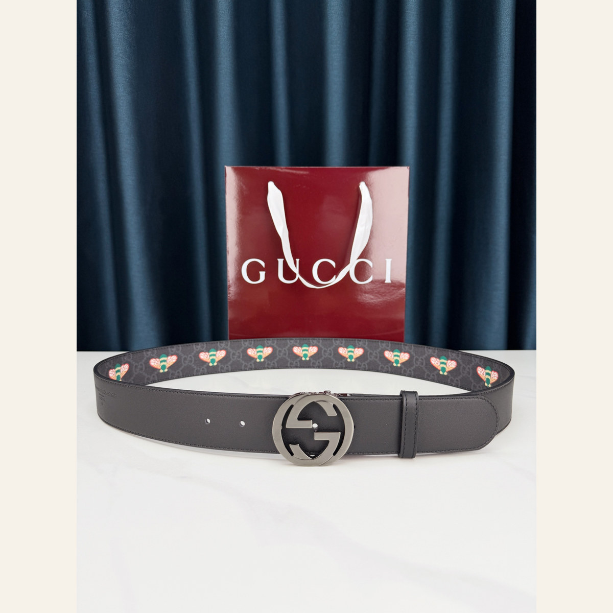 Gucci Bee Canvas Double G 38 mm، منظر كامل للحزام