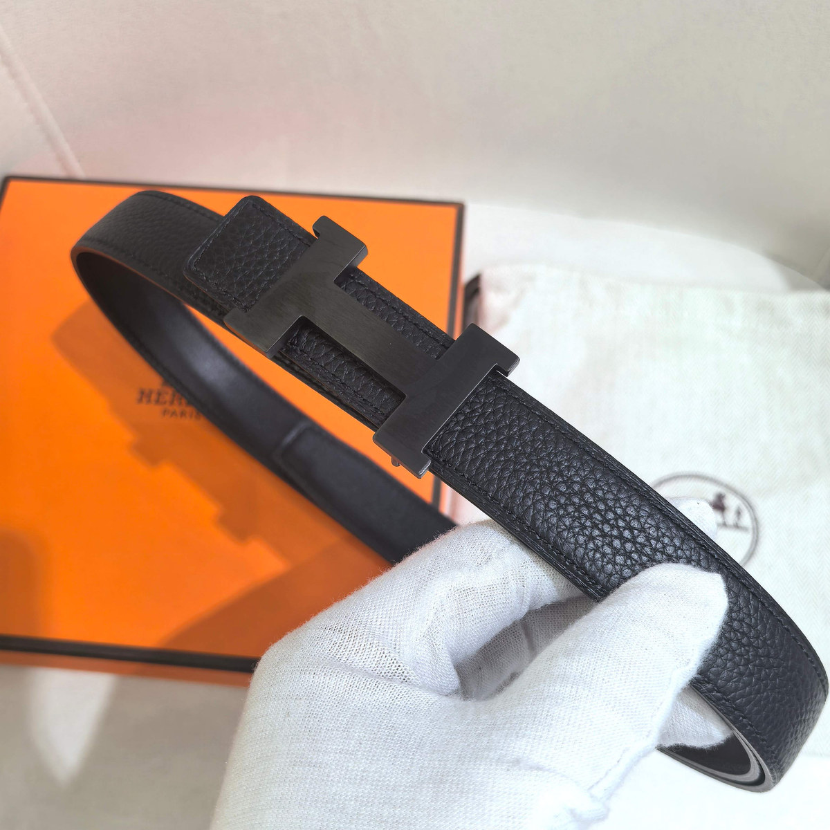 Hermès H Buckle Reversible 24 mm، تفصيل اتصال الإبزيم
