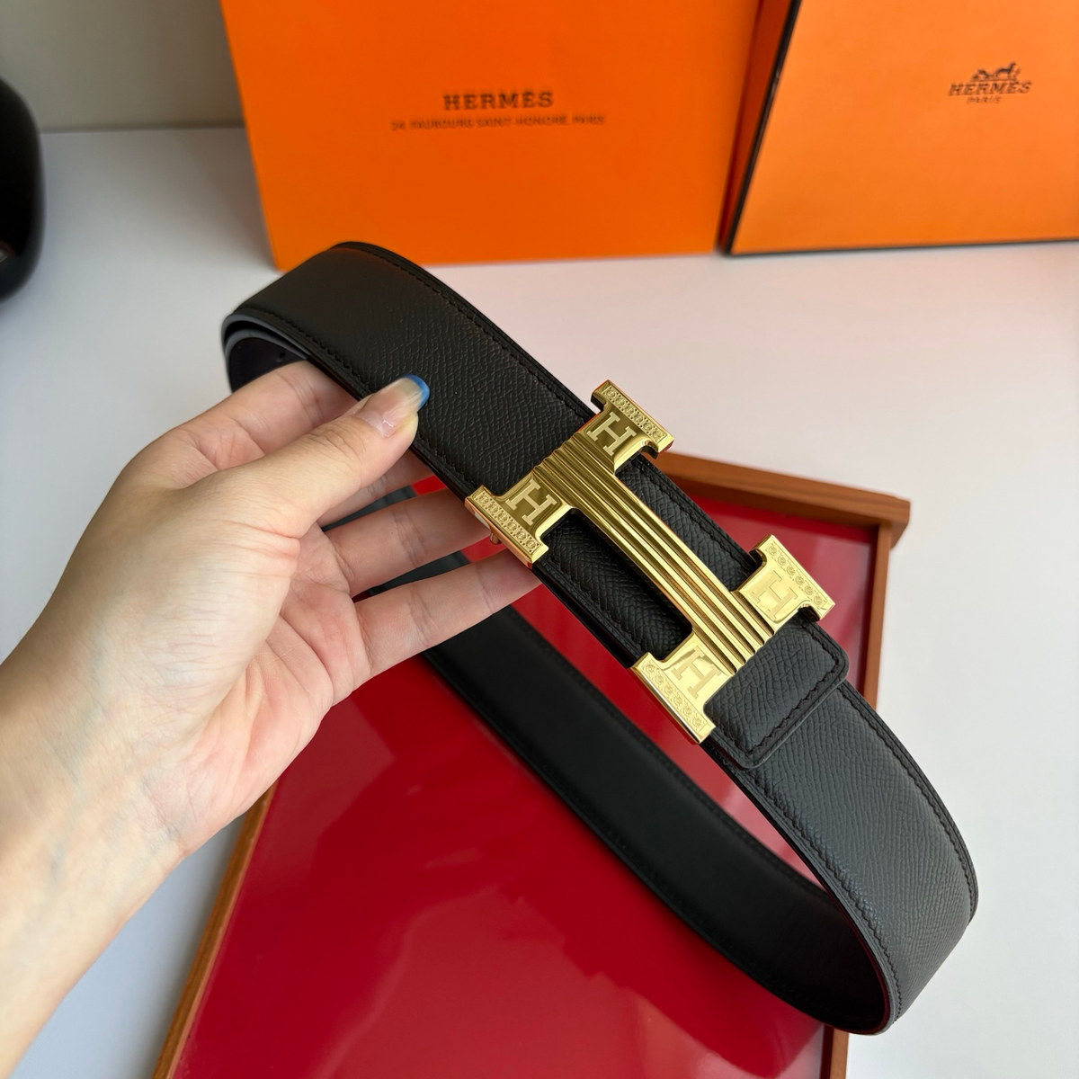 Hermès H Buckle Reversible 38 mm, крупный план пряжки