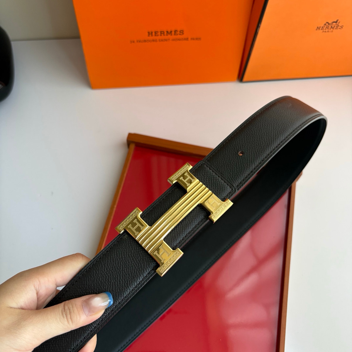 Hermès H Buckle Reversible 38 mm, фактура ремня и обработка края